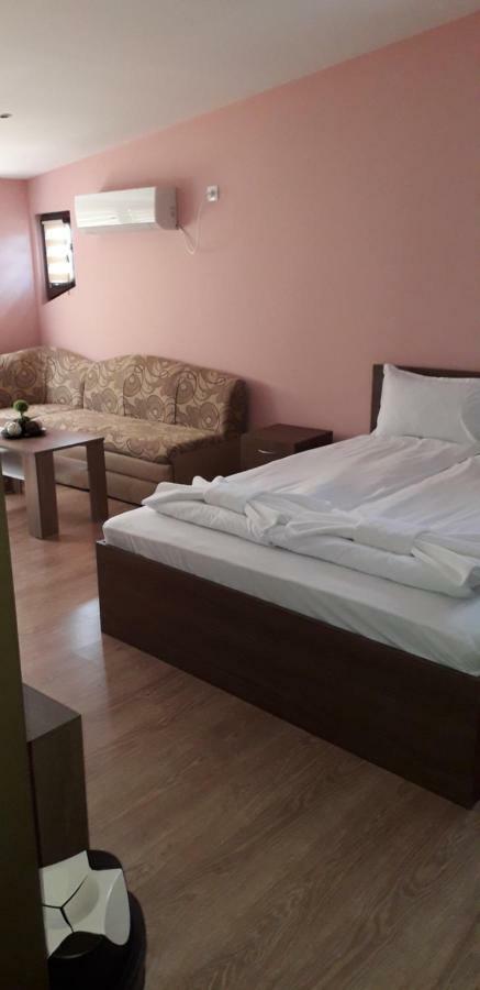 Guest House Ideal 사파레바바냐 외부 사진